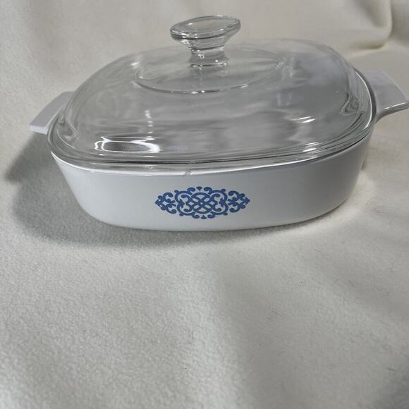 Corningware A-8-B Blue Shell Oil Medallion Casserole Dish with A-9-C Lid - Picture 1 of 6